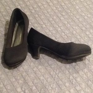 Girl's Black sateen dress pumps EUC 3M
